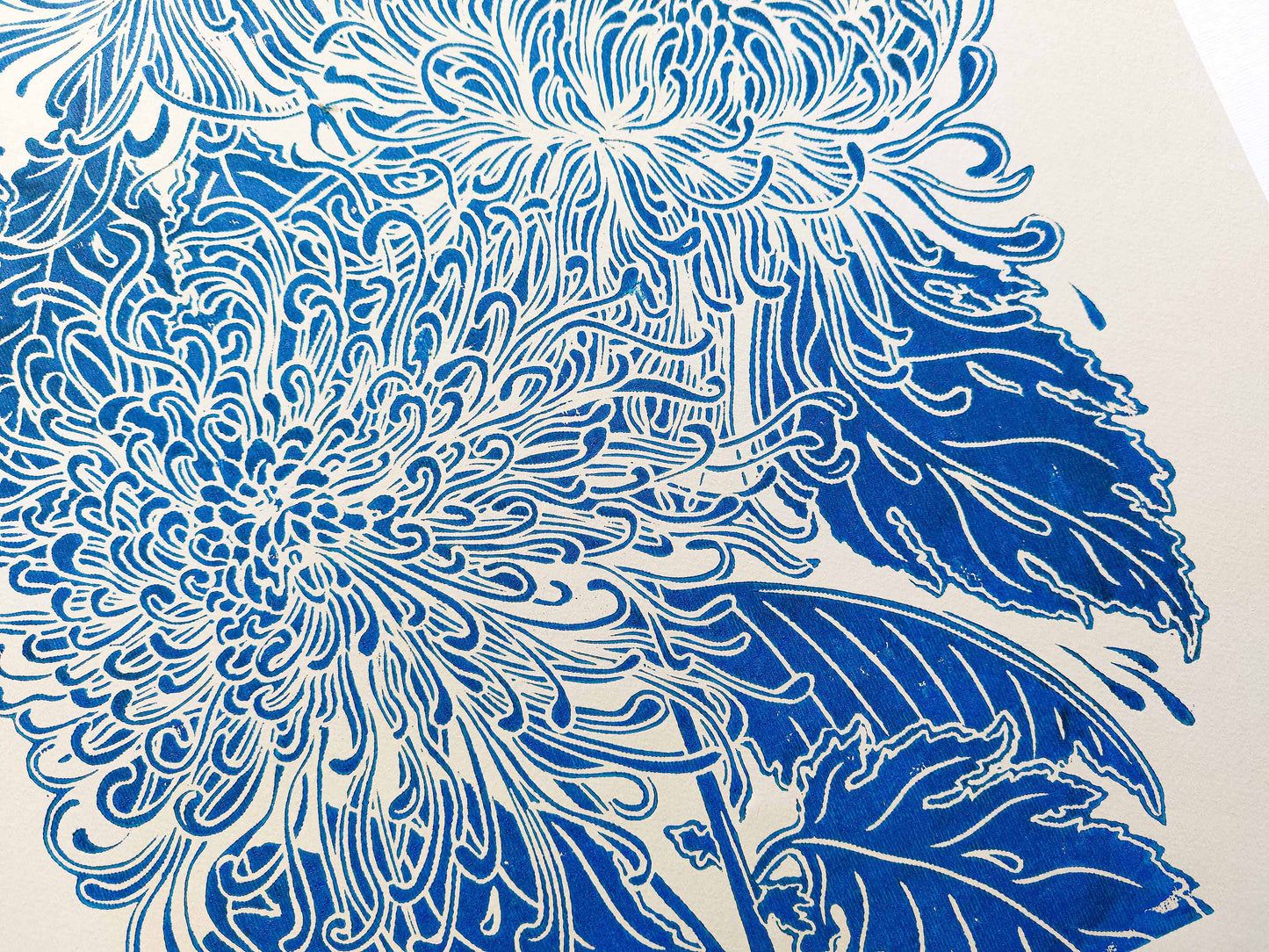 Details blue japanese chrysanthemum flower Linocut print / printmakink / relief print / lino print / linogravure