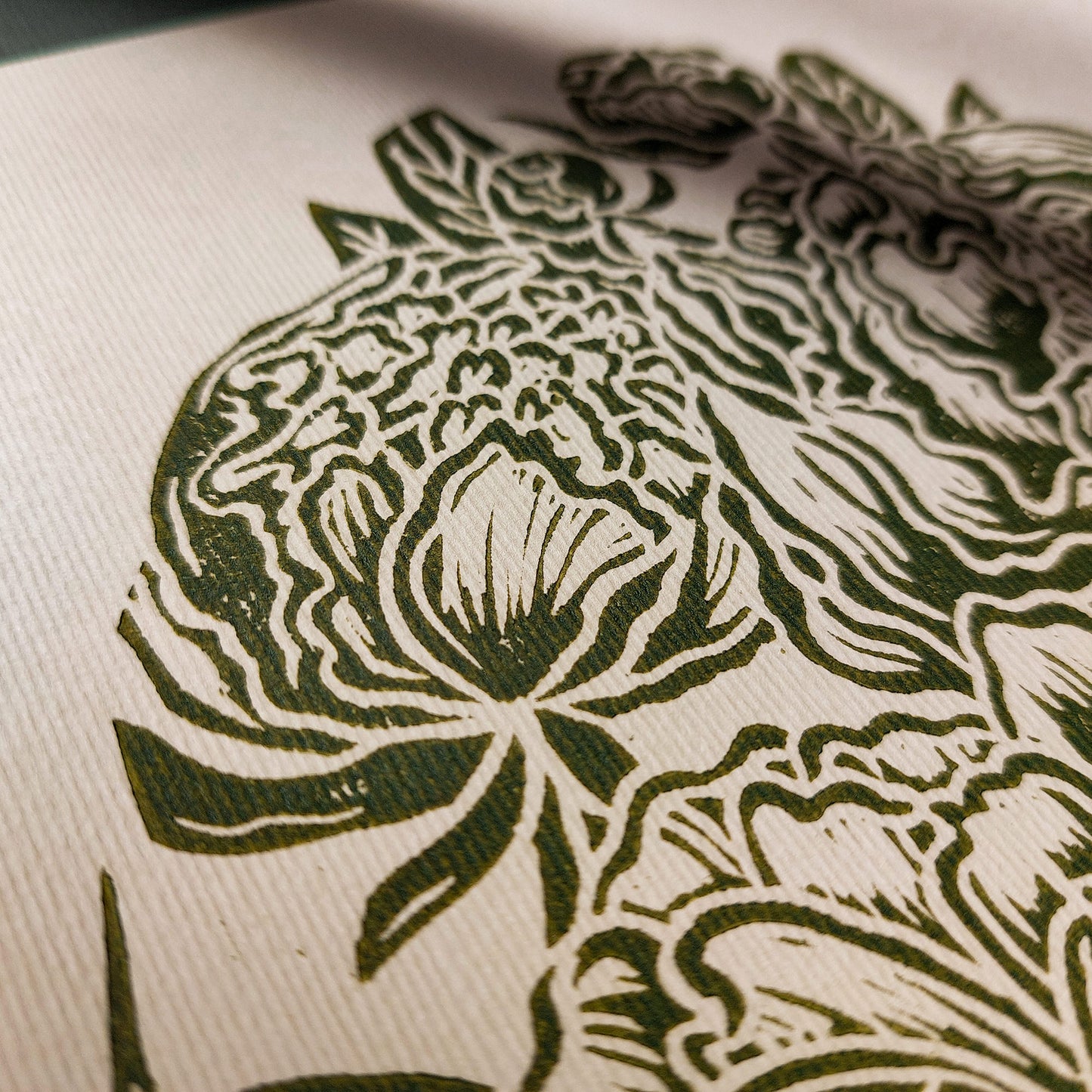 Vintage Peonies Flower Linocut Print Floral Original Artwork Chateaucore Wall Art Living Room Decor Floral Lino Hostess Thank You Gift
Botanical bookshelf decor Block print Beige color Bedroom wall art bathroom print aunt gift anatomy of flowers Aesthetic wall art A4 chateaucore Linogravure Lino print flower wall hanging Vintage art unique wall art trendy thank you gift boss teacher appreciation gift Summer Spring wall art sister in law gift signature shelf decor self gift Sage green color rustic wall