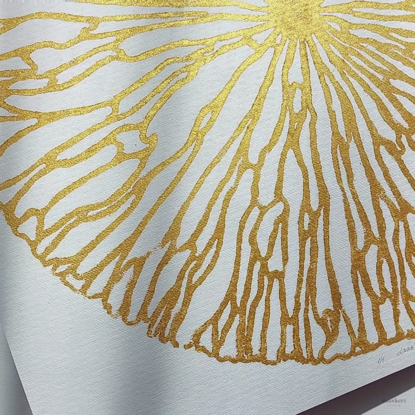 Linocut print	Gold abstract flower	Linogravure	Lino print	Printmaking art	Relief print	New home gift	Minimalist artwork	nature lover gift	Wabi sabi wall decor	Simple artwork	Living room wall art	Classical Japandi