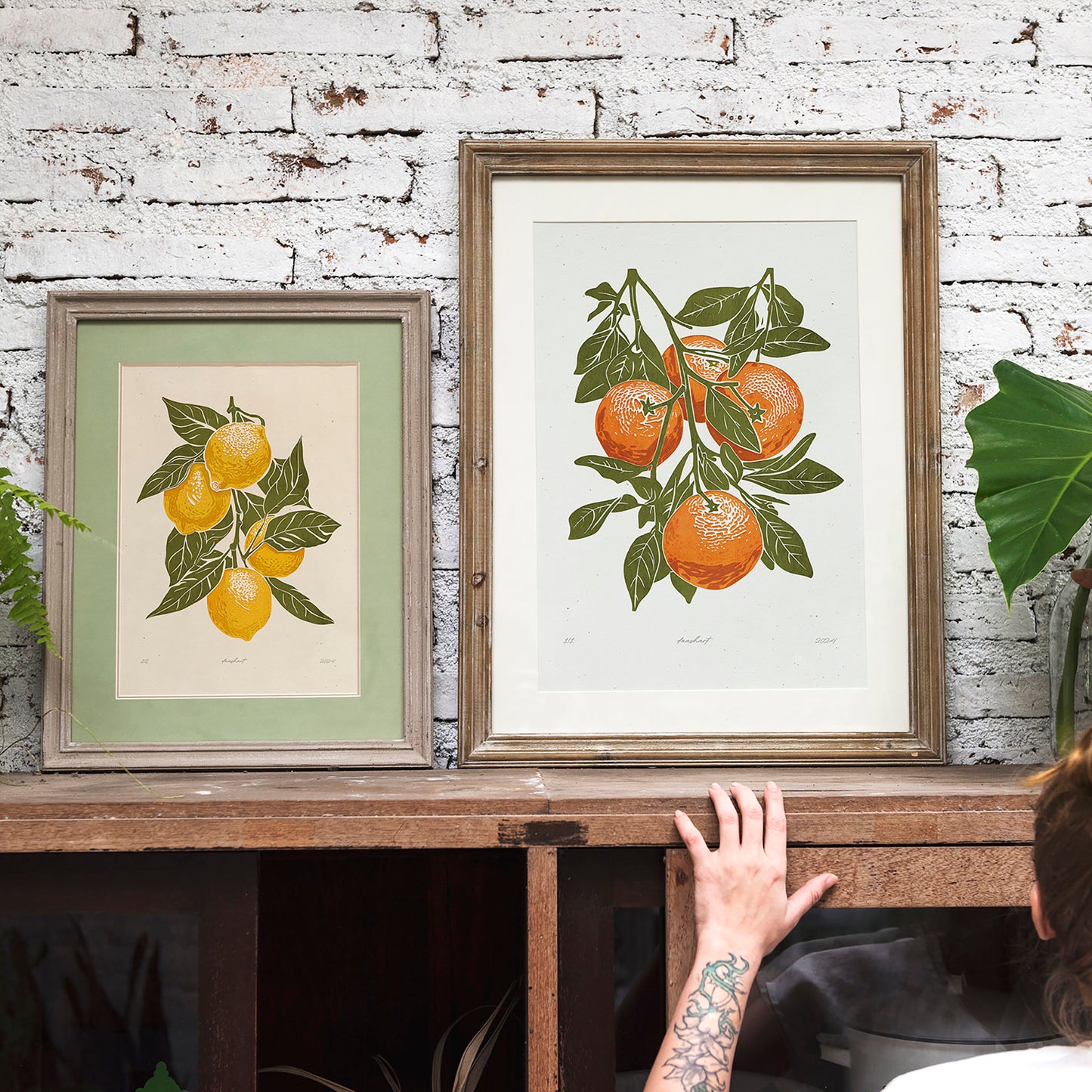 Gallery wall set of 2 Sage green oranges and lemons fruits «Sagren Lemona» Printable linocut wall art posters, new home gift, home gift unique, self gift, house warming gift, housewarming gift, plant lover gift, nature lover gift, thank you gift, heirloom gift, long distance gift, gift for husband, thinking of you gift, new job gift, girlfriend gift, gift for boyfriend, boyfriend , gift for her friend, anniversary gift, teacher appreciation gift, easter gift, grandma gift, new mom gift, grandmother gift