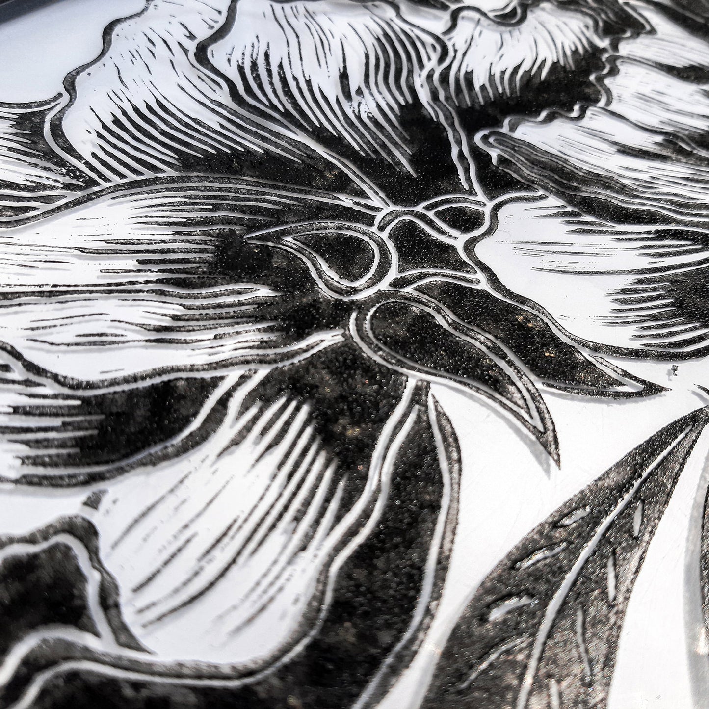 peony flowers flexible plexiglass large linocut print floral lino relief block original artwork reading nook decor fine housewarming gift 
monochrome abstract, glamoratti, maximalist, nordic trendy, european countryside wall art, soft organic modern, moody, slow living wall decor, unique gift for mom, man cave garage, original artwork, one of a kind, office wall decor, headboard, workspace, gallery wall hallway, gen z celebrated, quiet luxury art, boyfriend gift, nurse gift, guest bathroom, niece gift