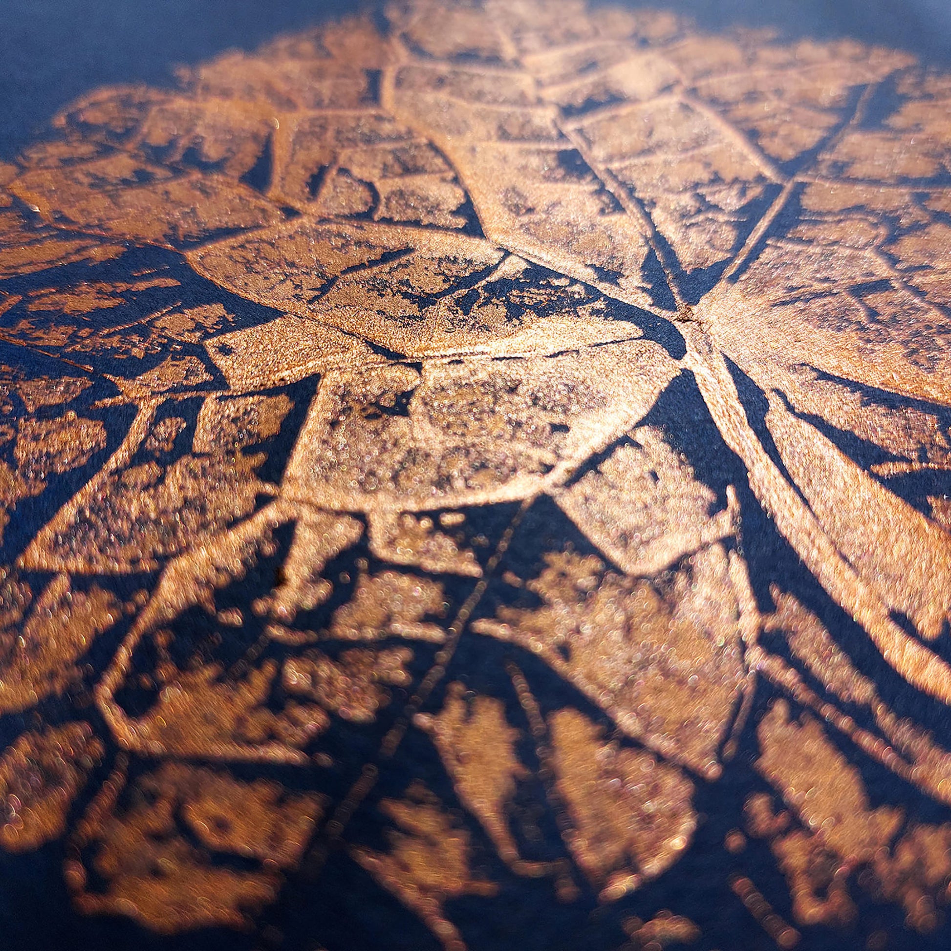 Plant Monotype Print Botanical Bronze Leaf Blue Original Artwork Cottagecore Living Room Wall Art Decor One of a Kind Thoughtful Sister Gift 
Farmhouse wall decor, farm kitchen wall art, entryway wall art, Table Decor, dorm room decor, diy gift, Dining Room Decor, Botanical Gratitude Art, daughter in law gift, cottagecore wall art, Handprinted Teacher Present,&nbsp;cottage core, Botanical decor, Eco Friendly Xmas Present,&nbsp;Bedroom wall art, bathroom print, aunt gift, Aesthetic wall art, chateaucore