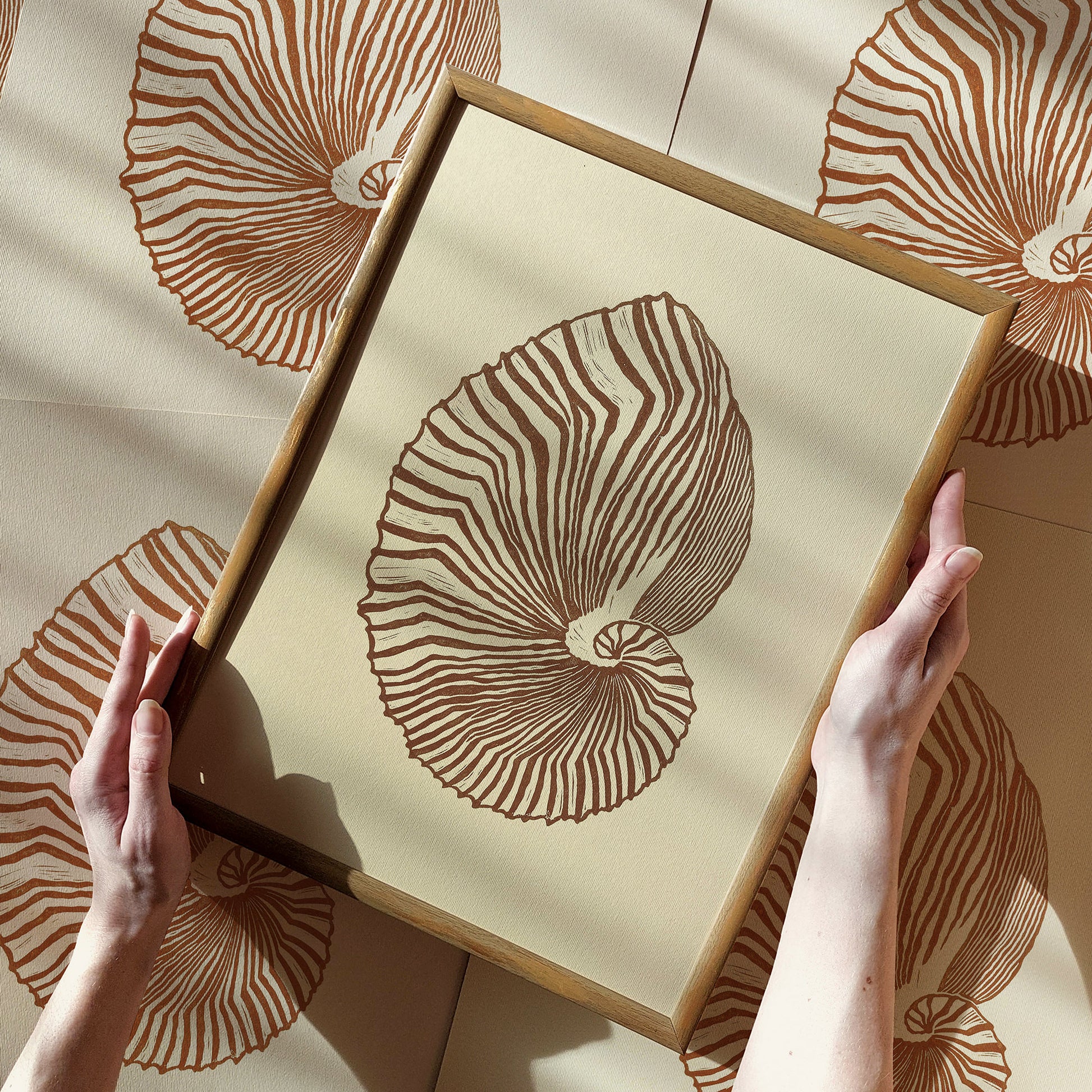 hampton decor abstract brown sea shell linocut print boho summer wall art original artwork classical style relief island luxe wall art lino maritime living linogravure Resortcore Tourist-Chic printmaking block handprint modern unique scandinavian minimalist geometric textured aesthetic moody unique wall hanging summer bathroom heirloom dorm laundry nautical above bed decor entryway decordried home office new home gift housewarming self DIY minimalism art