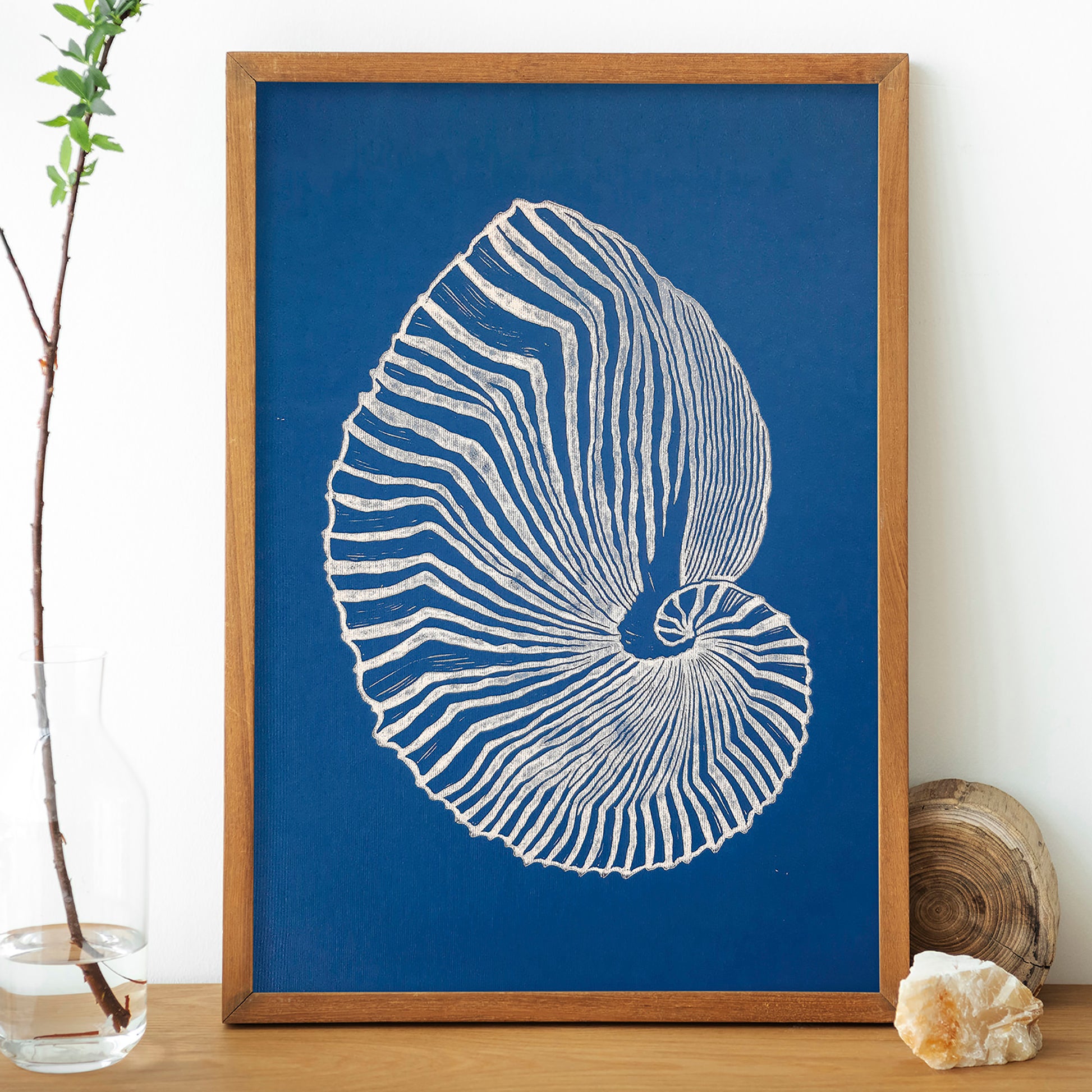 navy blue hampton decor abstract brown sea shell linocut print boho summer wall art original artwork classical style relief island luxe wall art lino maritime living linogravure Resortcore Tourist-Chic printmaking block handprint modern unique scandinavian minimalist geometric textured aesthetic moody unique wall hanging summer bathroom heirloom dorm laundry nautical above bed decor entryway decordried home office new home gift housewarming self DIY minimalism art