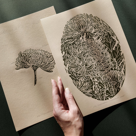 vintage flower art
anatomy flower
linocut print
gallery wall set
set of 2 print
cottagecore wall art
floral lino print
original artwork
modern kitchen art
hallway wall decor
mother gift ideas
chrysanthemum flower
rustic linogravure